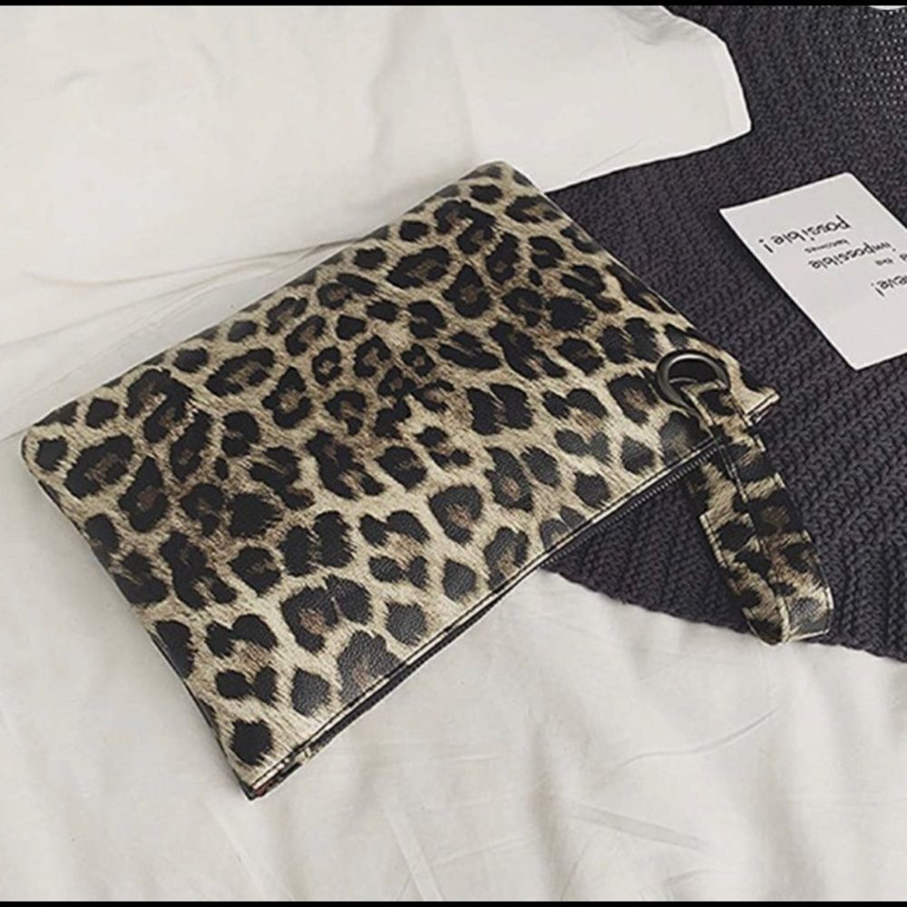 ‎Cute wristlet Leopard Pattern NWT - image 4